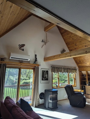 Smart-TV, DVD-Player, Stereoanlage, Drucker