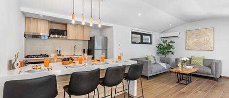 Kühlschrank, Mikrowelle, Ofen, Toaster