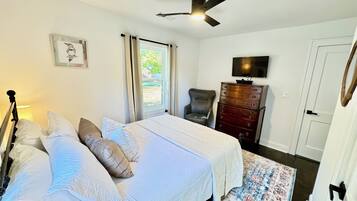 2 bedrooms, desk, iron/ironing board, travel cot