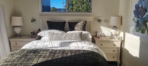 2 bedrooms, iron/ironing board, free WiFi, bed sheets - Pretty as a Picture (Omokoroa)