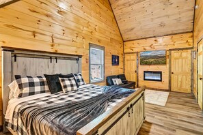 3 bedrooms, desk, iron/ironing board, travel crib