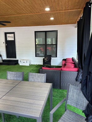 Interior - J&A's Hideaway (Griffin)