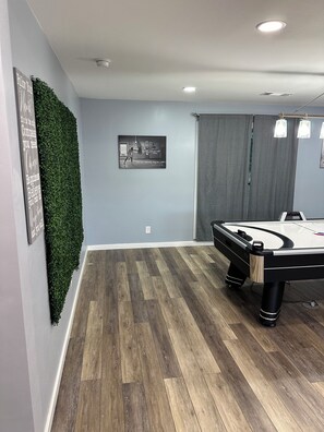 Game room - J&A's Hideaway (Griffin)