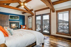 5 bedrooms, iron/ironing board, travel crib, WiFi