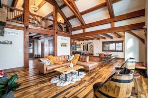 Televisión, chimenea, oficina