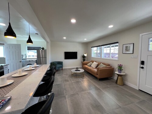 Gated & remodeled 2b/2b house, WiFi in welcoming Baldwin Park