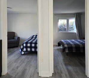 2 chambres, fer et planche à repasser, Wi-Fi, draps fournis