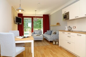 Unclassified image, 4 of 9, button