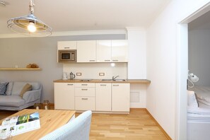 Unclassified image, 5 of 9, button