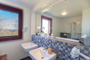 Unclassified image, 4 of 8, button