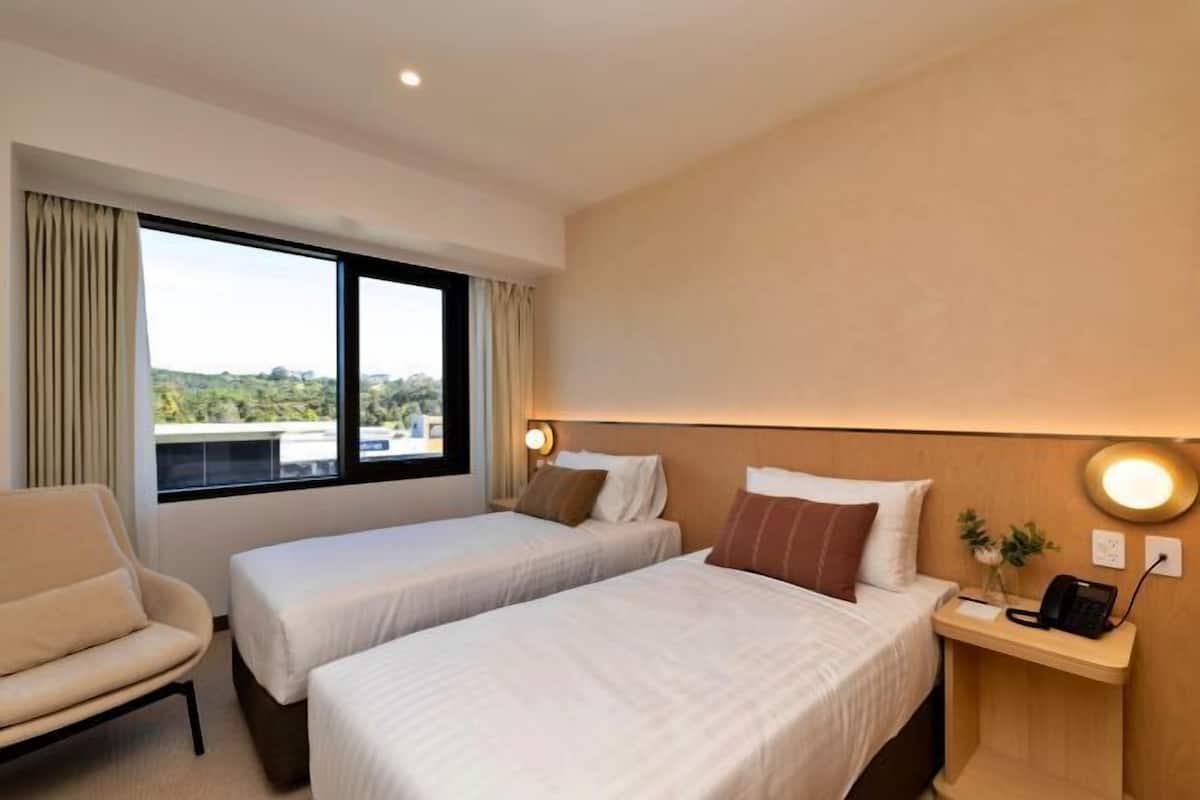 Premium bedding, in-room safe, blackout curtains, soundproofing