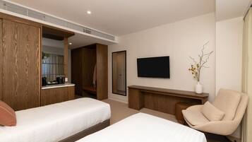 Urban | Premium bedding, in-room safe, blackout curtains, soundproofing