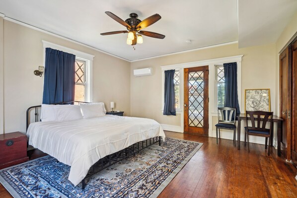 7 bedrooms, iron/ironing board, WiFi, bed sheets