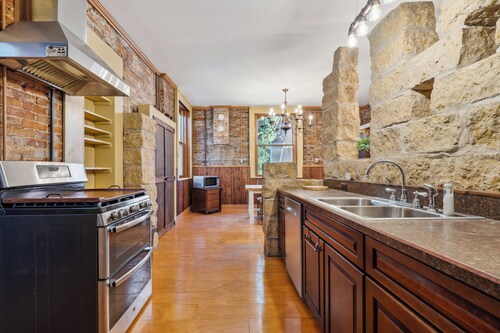 Stone Cliff Manor- historic home with unique history.  Perfect for large groups