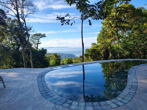 Private 2-bedroom Villa with WiFi BIG Oceanviews with Private Pool