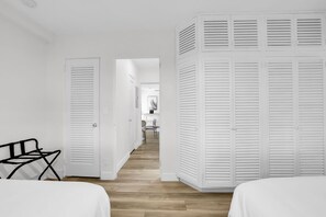 2 bedrooms, iron/ironing board, WiFi, bed sheets - Waterfront Oasis Palm Beach Shores, FL #5 (Palm Beach Shores)