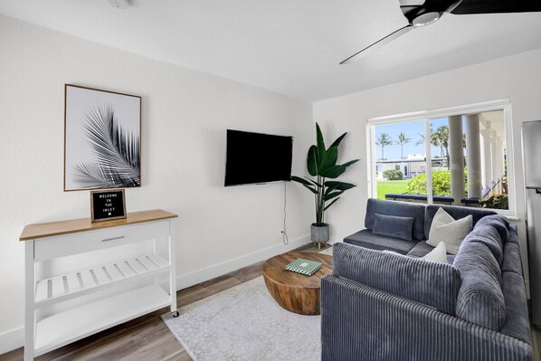 Living area - Waterfront Oasis Palm Beach Shores, FL #5 (Palm Beach Shores)