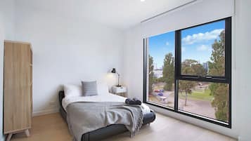 3 bedrooms, desk, iron/ironing board, free WiFi