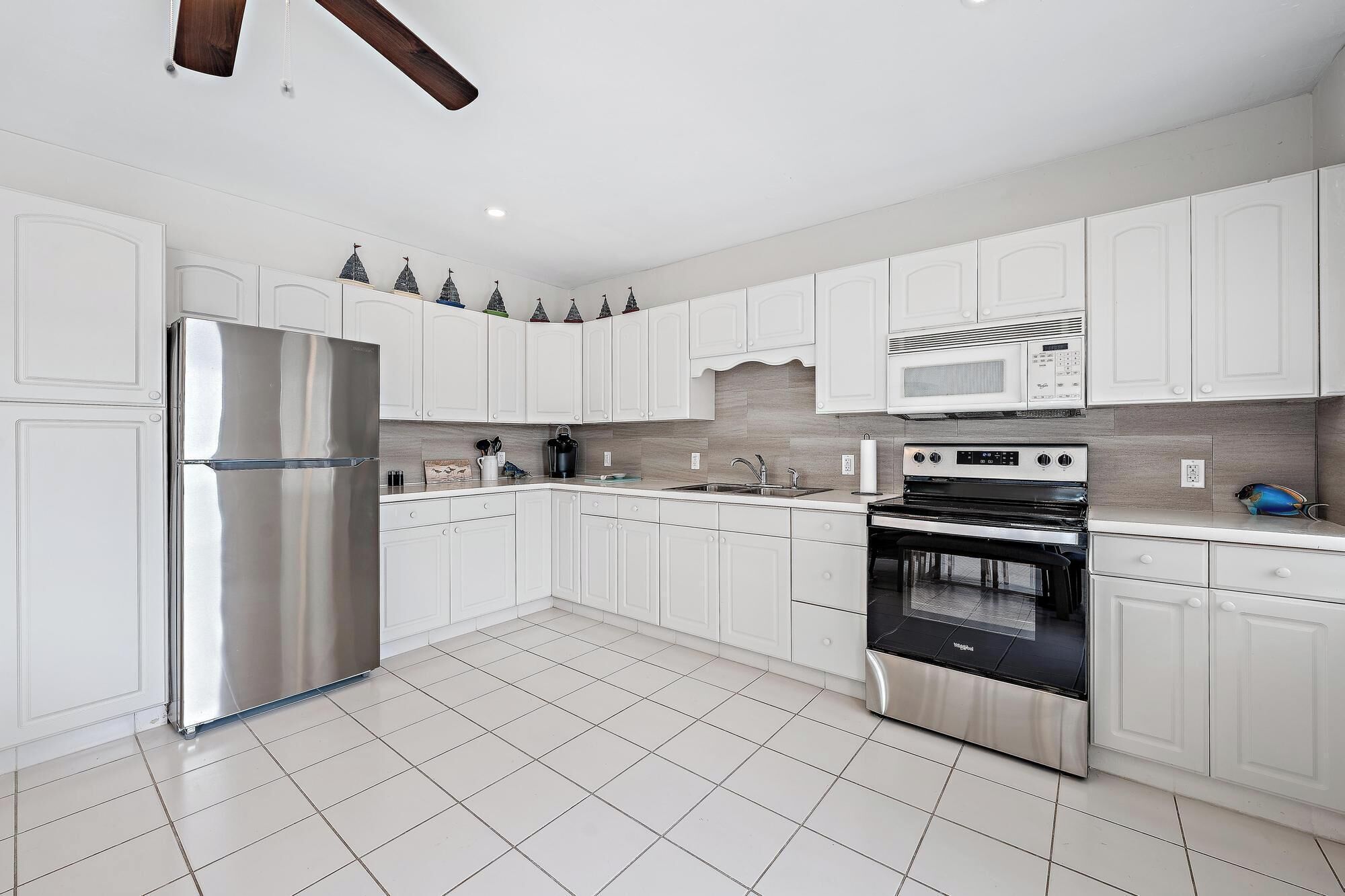 雪櫃、微波爐、焗爐、爐具