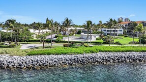 المنطقة المحيطة بالمنشأة