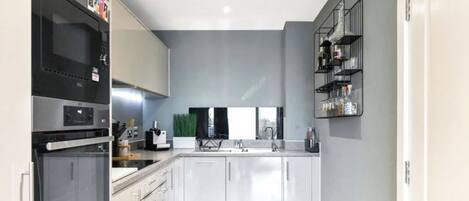 冰箱、微波炉、烤箱、炉灶