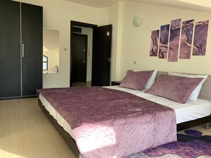 1 Schlafzimmer, Schreibtisch, WLAN, Bettwäsche