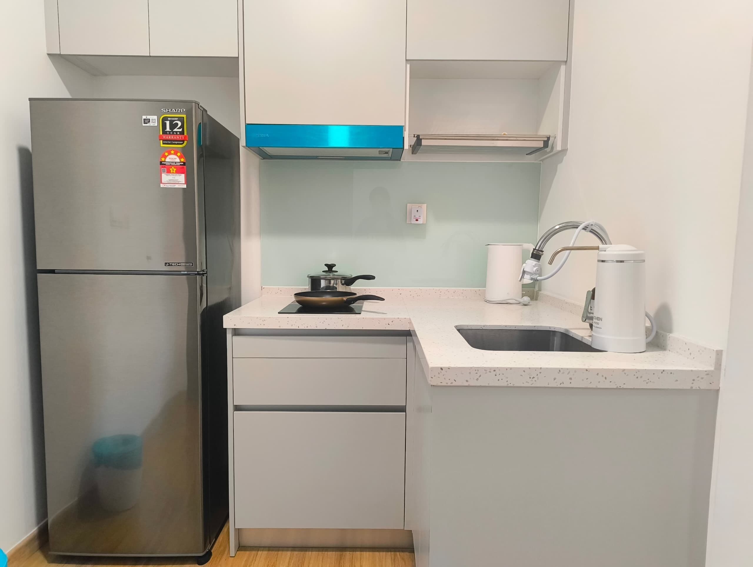 Club Studio, City View | Private kitchen