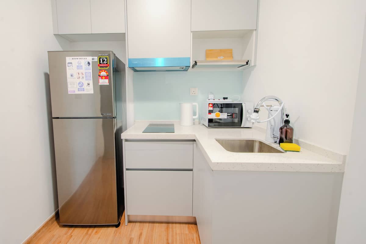 Classic Studio, Non Smoking | Private kitchen | Full-sized fridge, stovetop, electric kettle, cookware/dishes/utensils