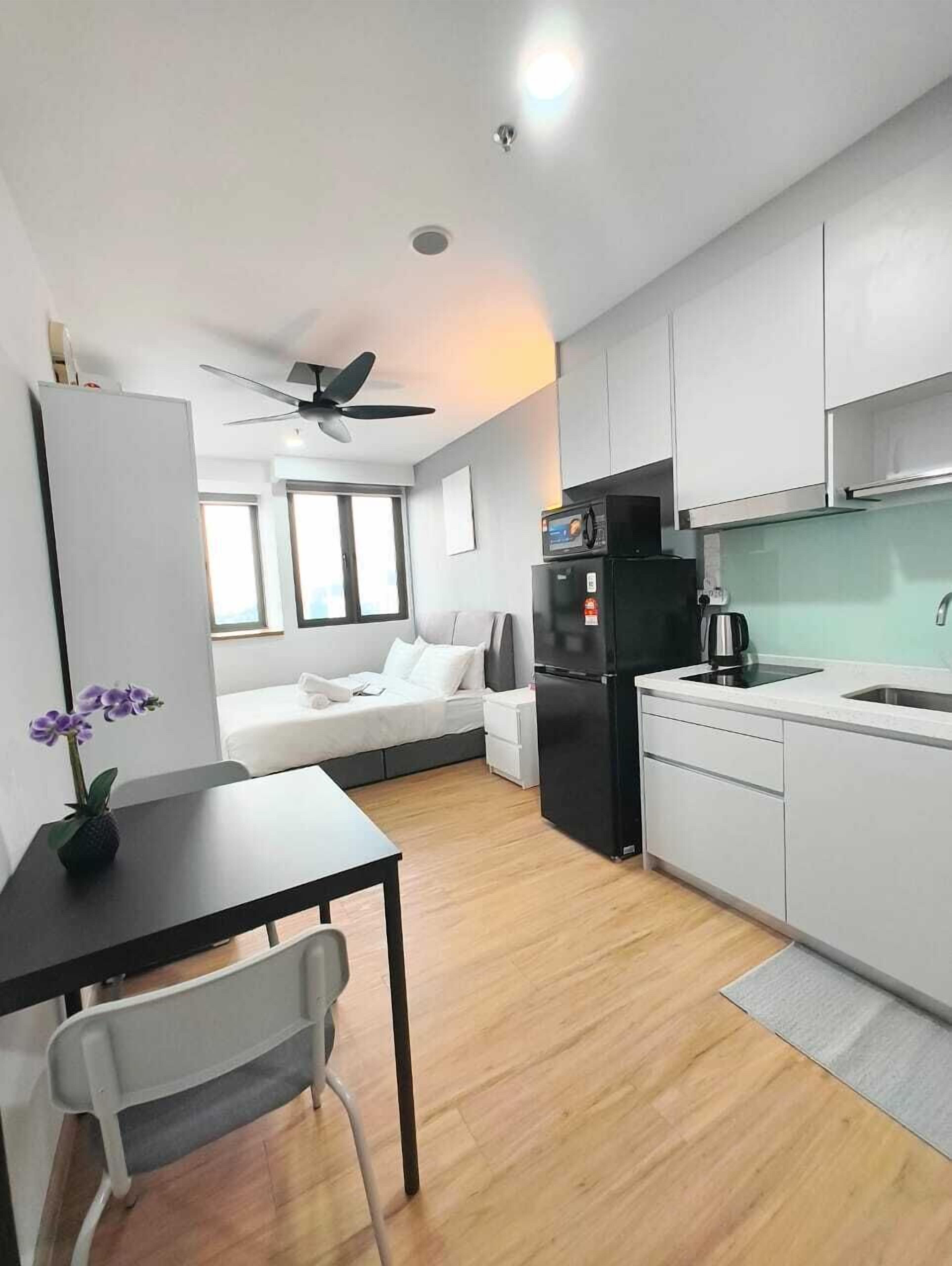 City Studio, City View | Living area