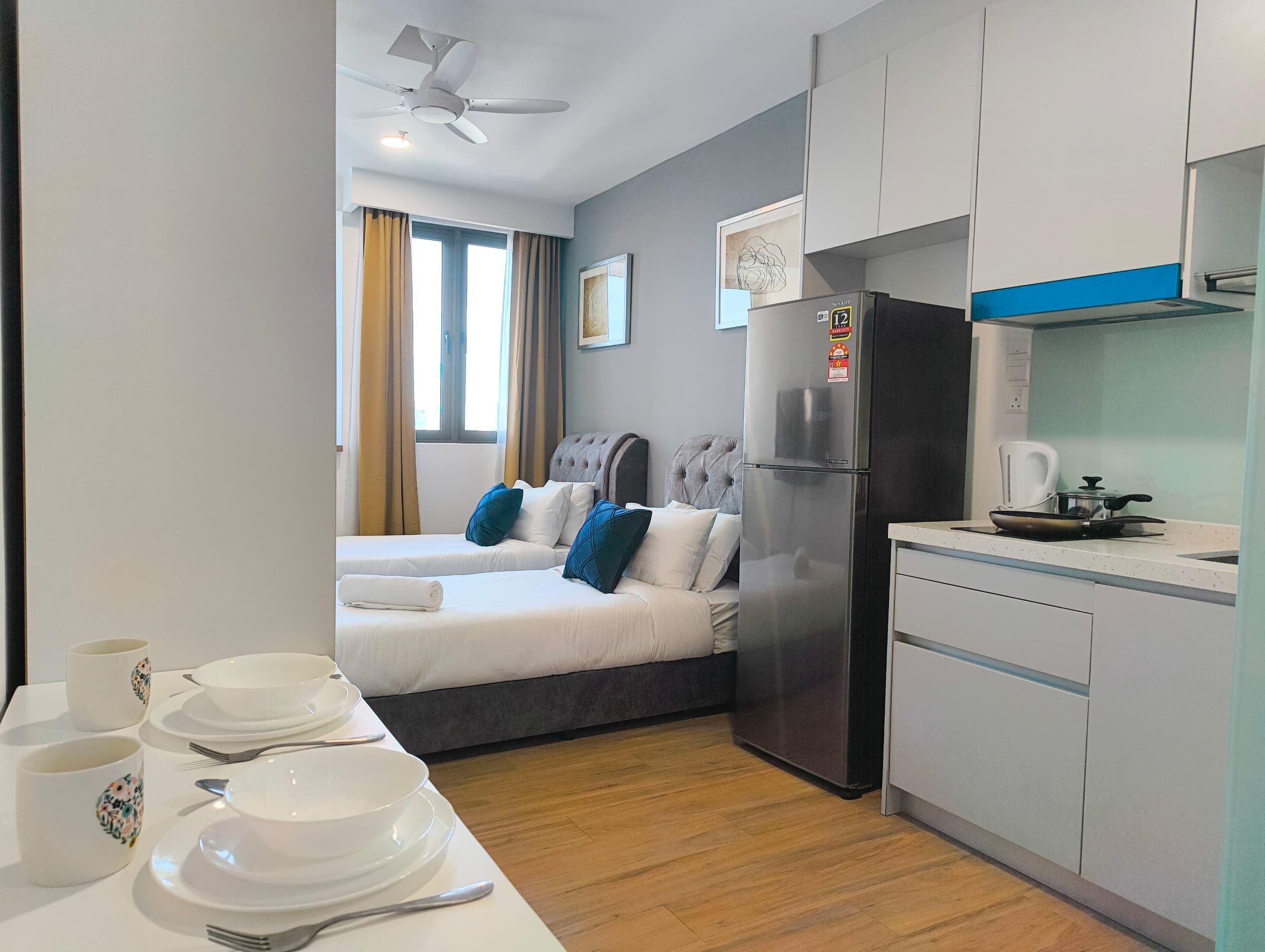 Grand Studio, 2 Single Beds | Living area