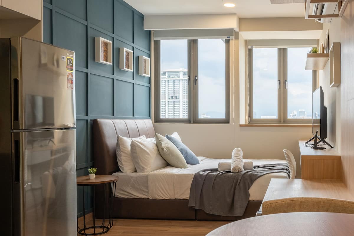 Exclusive Studio, City View | Desk, laptop workspace, soundproofing, iron/ironing board