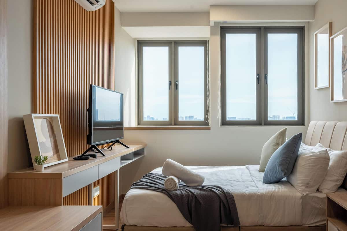 Japanese-style Studio, 1 Queen Bed | Desk, laptop workspace, soundproofing, iron/ironing board