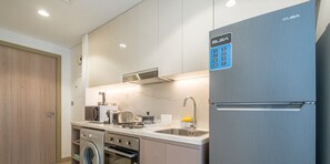 Fridge, microwave, oven, coffee/tea maker