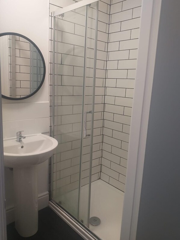 Shower, towels