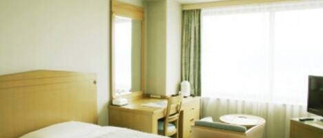 1 bedroom, desk, iron/ironing board, WiFi (free)