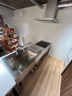 Fridge, microwave, stovetop, cookware/dishes/utensils
