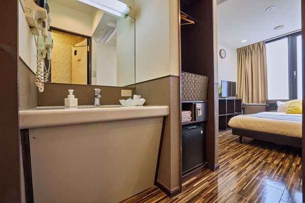 1 chambre, fer et planche à repasser, accès Internet, draps fournis