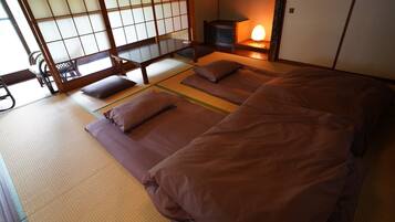 3 bedrooms, desk, free WiFi, bed sheets