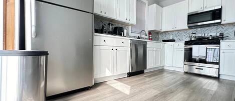 ميكروويف، فرن، موقد طهي مسطح، غسالة أطباق