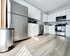 Micro-ondes, four, plaque de cuisson, lave-vaisselle