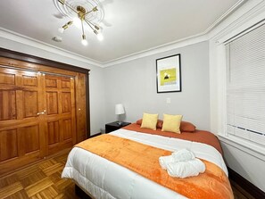 3 chambres, fer et planche à repasser, Wi-Fi, draps fournis