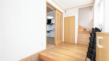 冰箱、微波炉、炉灶、厨具/餐具