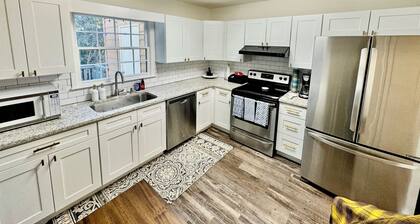 Charming 2-bedroom townhome conveniently located