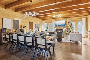 Dining - Luxury 7BR Smoky Mountain Lodge, Outdoor Pool, Hot Tub, Game Room & Theater -24 (Sevierville)