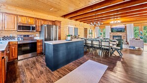 Private kitchen - Luxury 7BR Smoky Mountain Lodge, Outdoor Pool, Hot Tub, Game Room & Theater -24 (Sevierville)