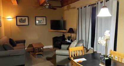 Charming 2-bedroom villa in delightful Stateline with WiFi