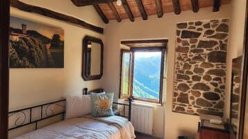 4 bedrooms, WiFi, bed sheets