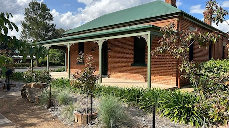 Exterior. The Eagle's Nest - Adventure-Ready 4-Bedroom Holiday Home in Manilla, NSW