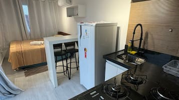 LÀgenhet Basic | Eget kök | KylskÄp, mikrovÄgsugn, spishÀll och grytor/köksredskap