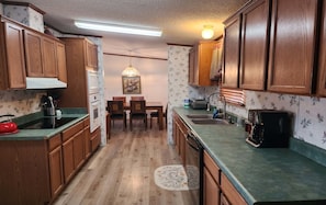 Fridge, microwave, oven, stovetop - Rancho Mula Oso PLUS Bunkhouse: Unparalleled Outdoor Space (Terlingua)